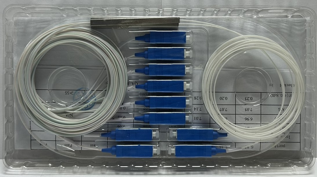 PLC 1х4 G.657А 0,9 мм 1,5 м разветвитель планарный, гильза, оконцованный SC/UPC